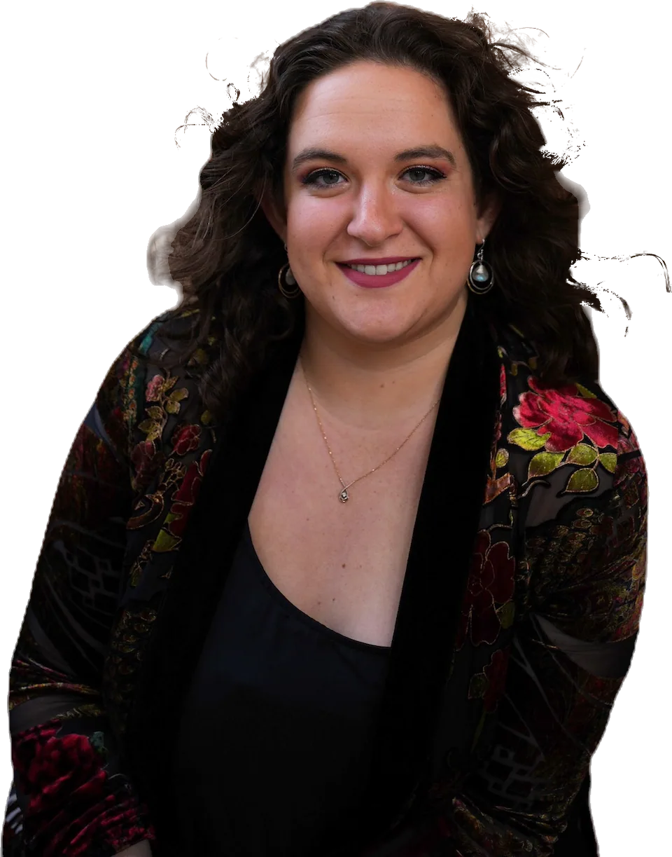 Leora Gilgur smiling, ready to hear from you